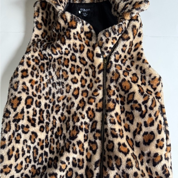 Women’s Faux Fur Leopard Print Vest Rouge Size M Diagonal Zipper NWOT - Picture 2 of 7
